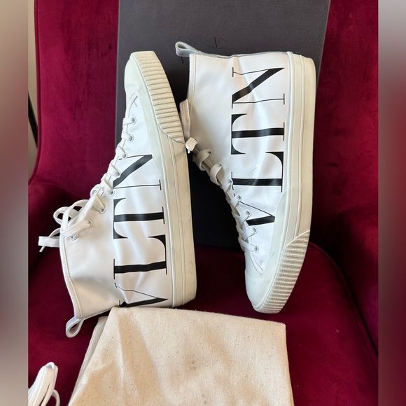 High Top Sneaker VLTN, very good condition!